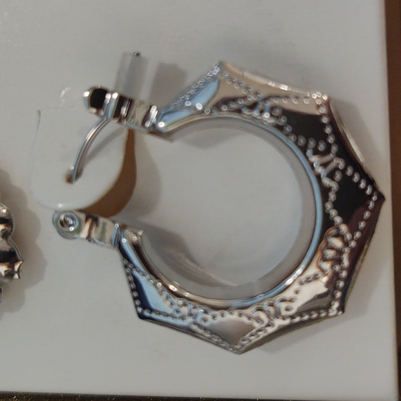 NIB Set of 3 Pair of Silver Plate Hoop Earrings - Picture 5 of 6